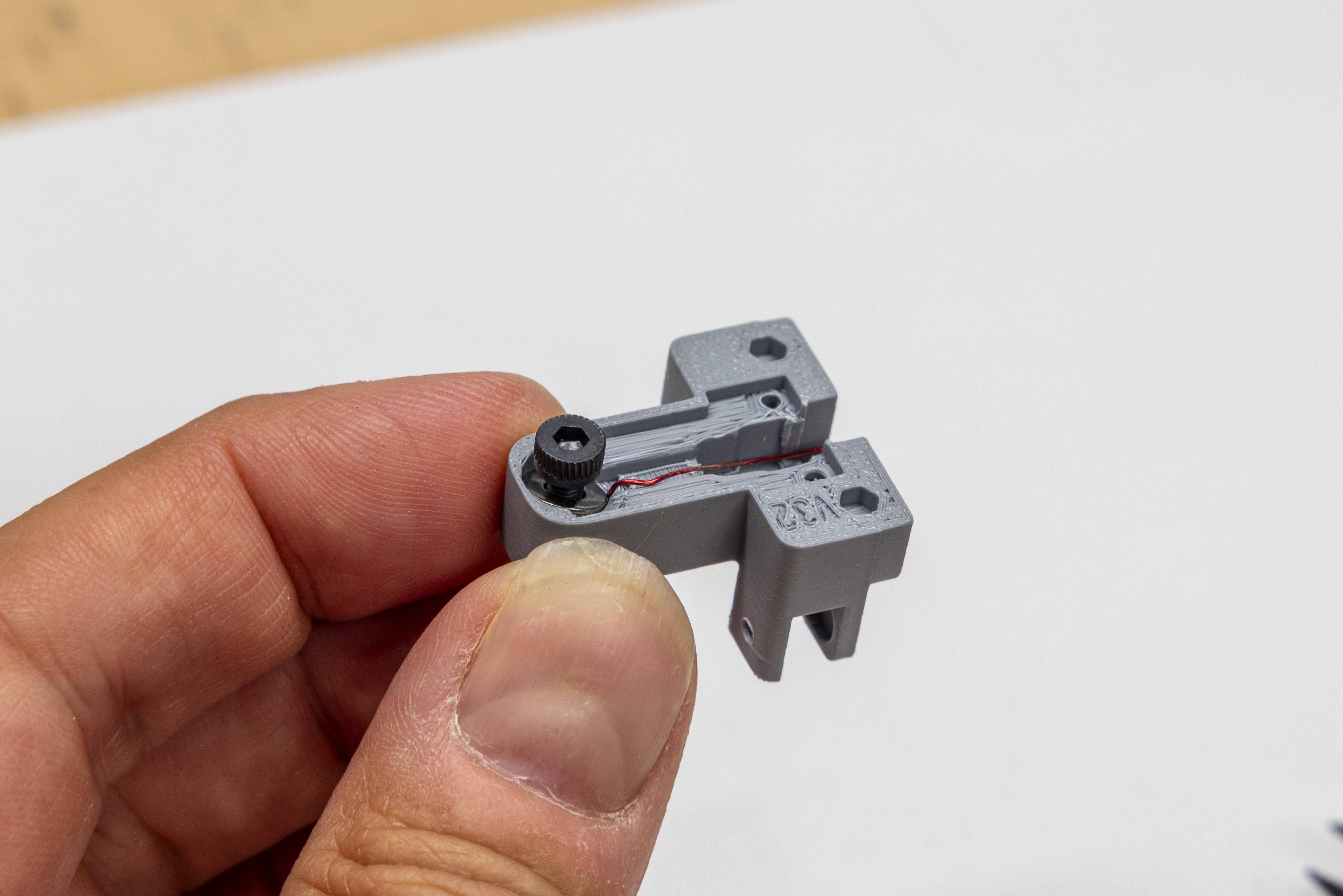 Center lug assembly tightened in place