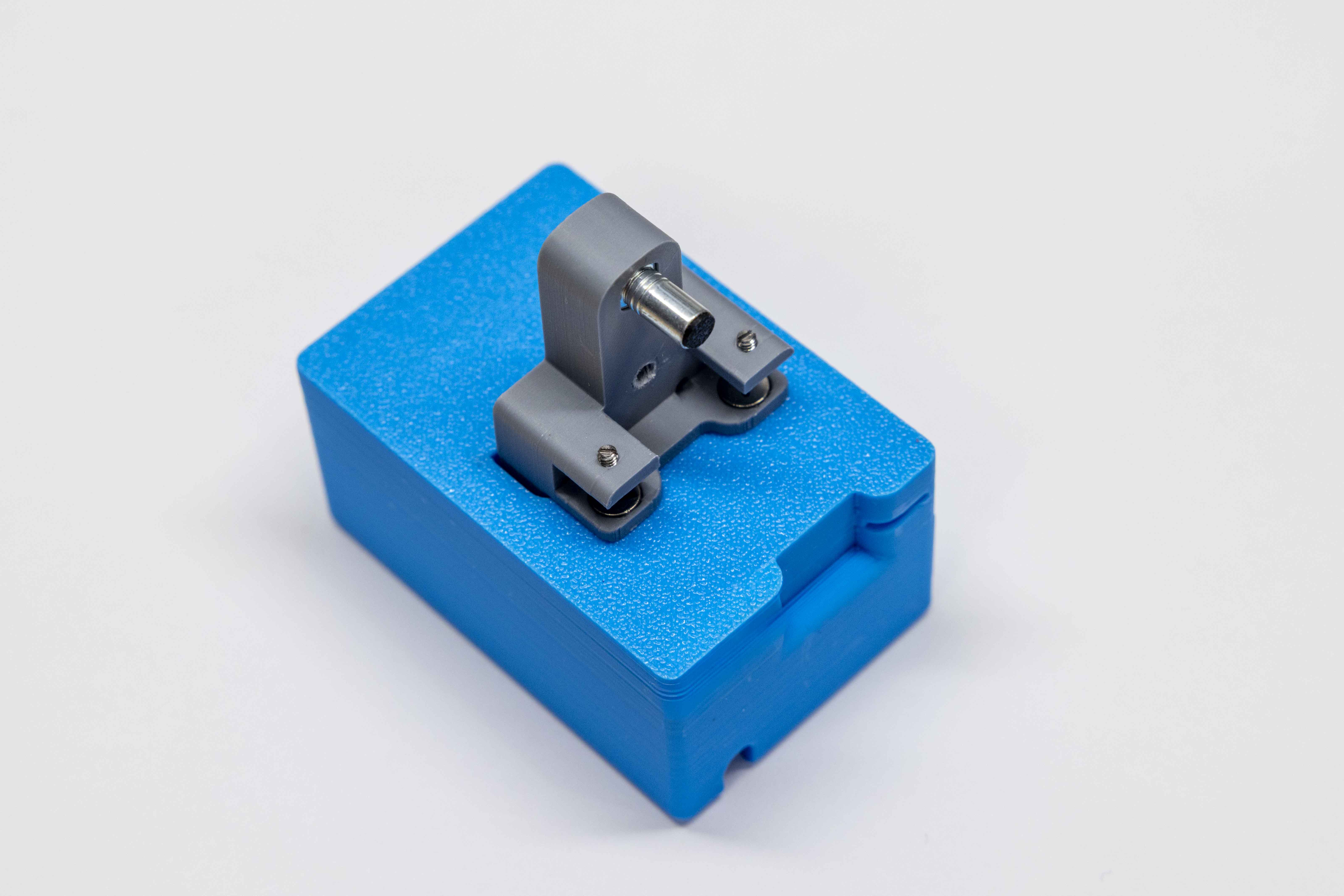 Set screw tip just protruding through key body