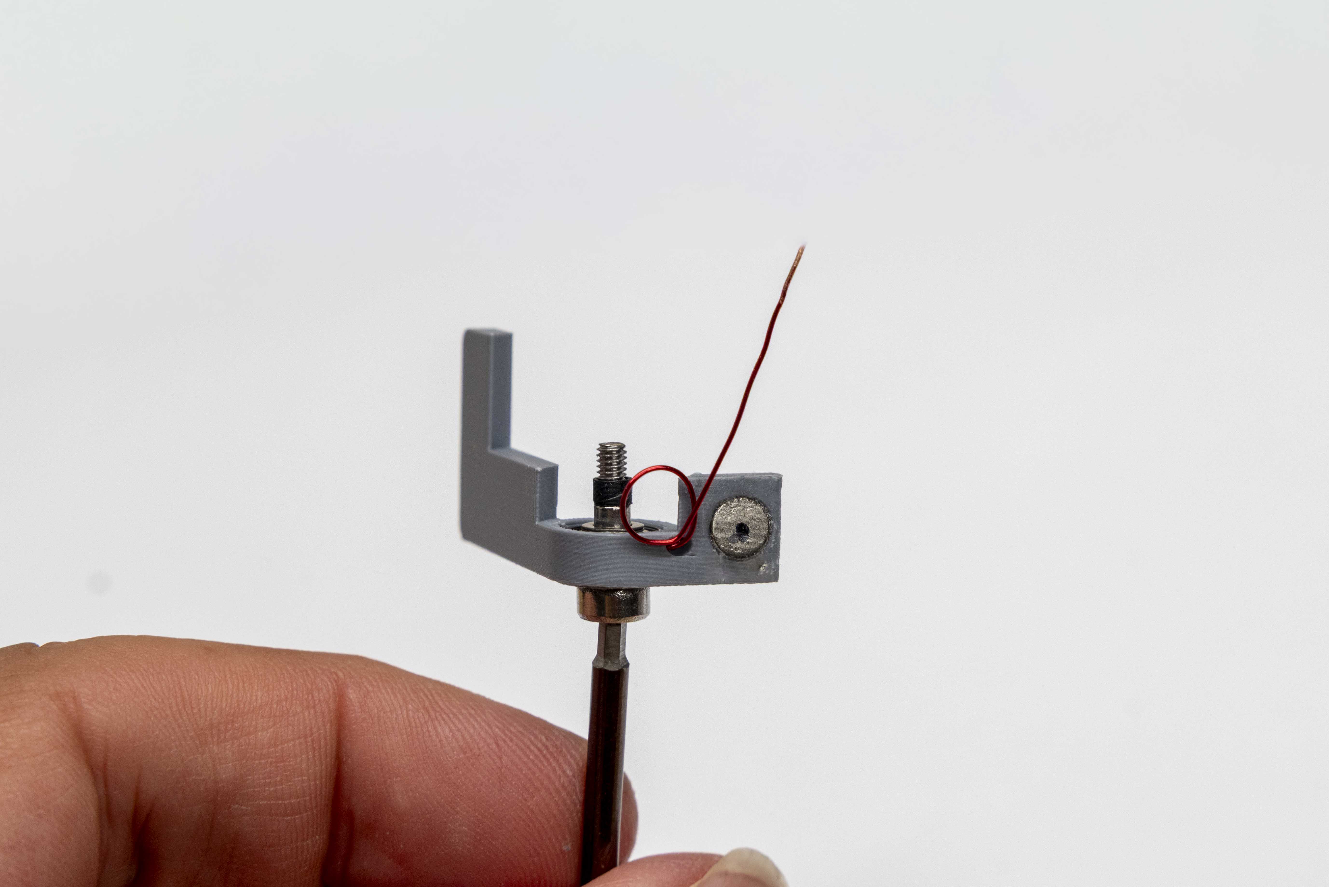 Shoulder bolt inserted through left paddle bearing