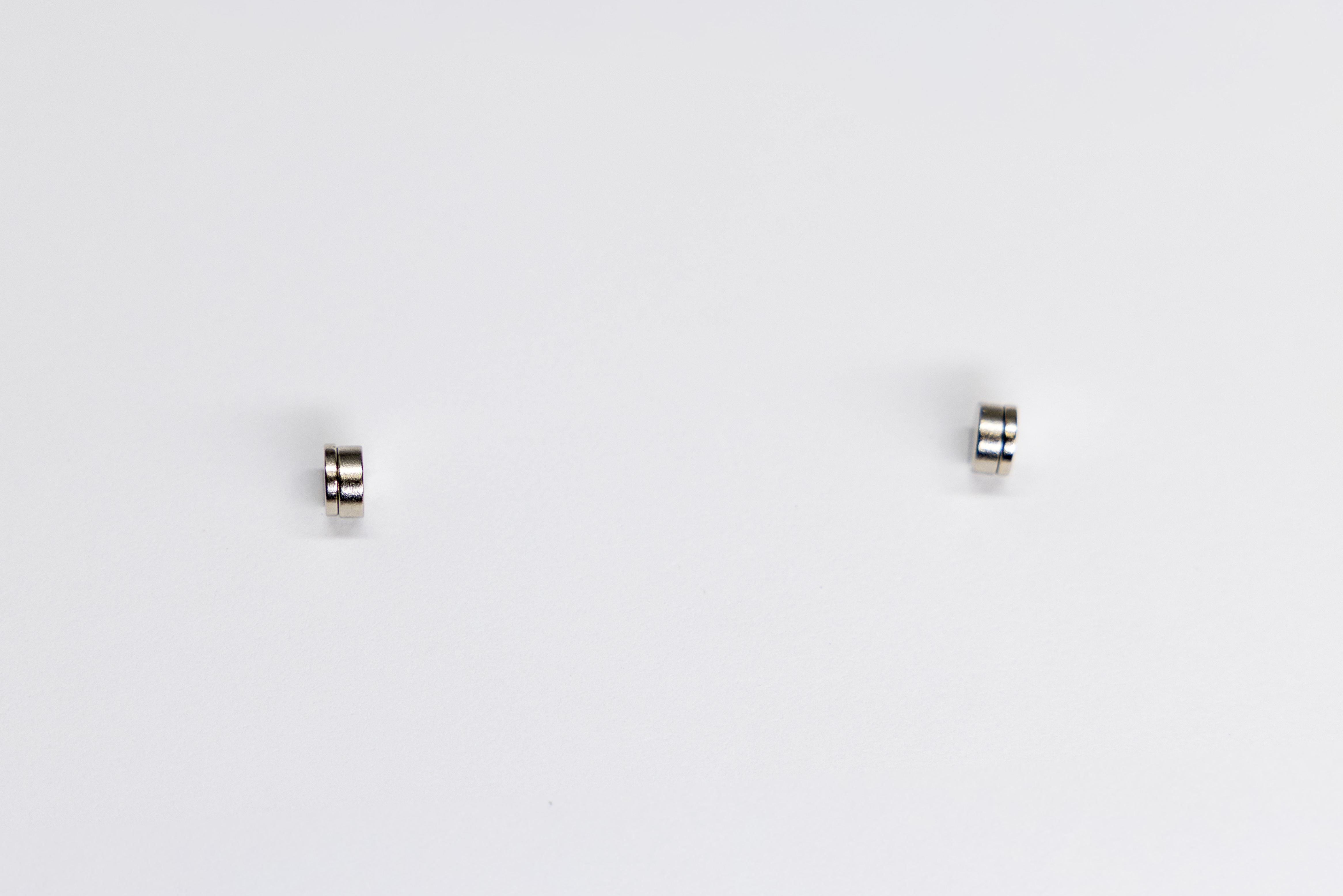 5x2mm and 5x1mm magnets mated together to identify attracting faces