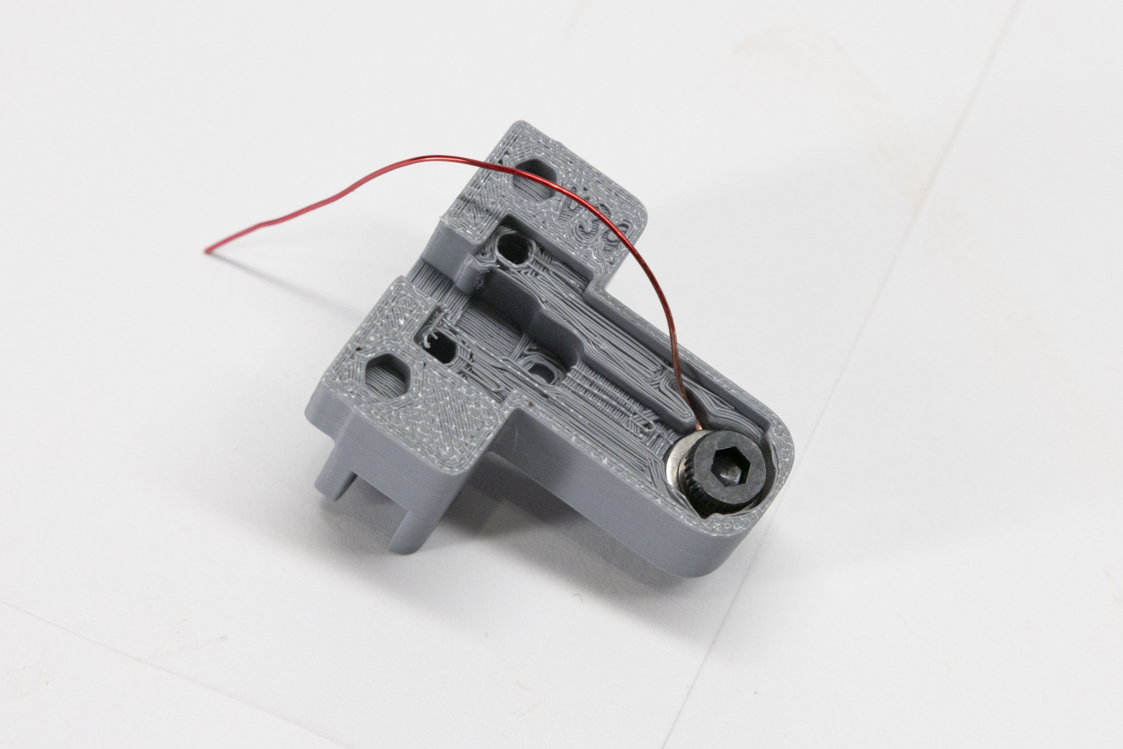Center lug assembly tightened in place, alternate angle